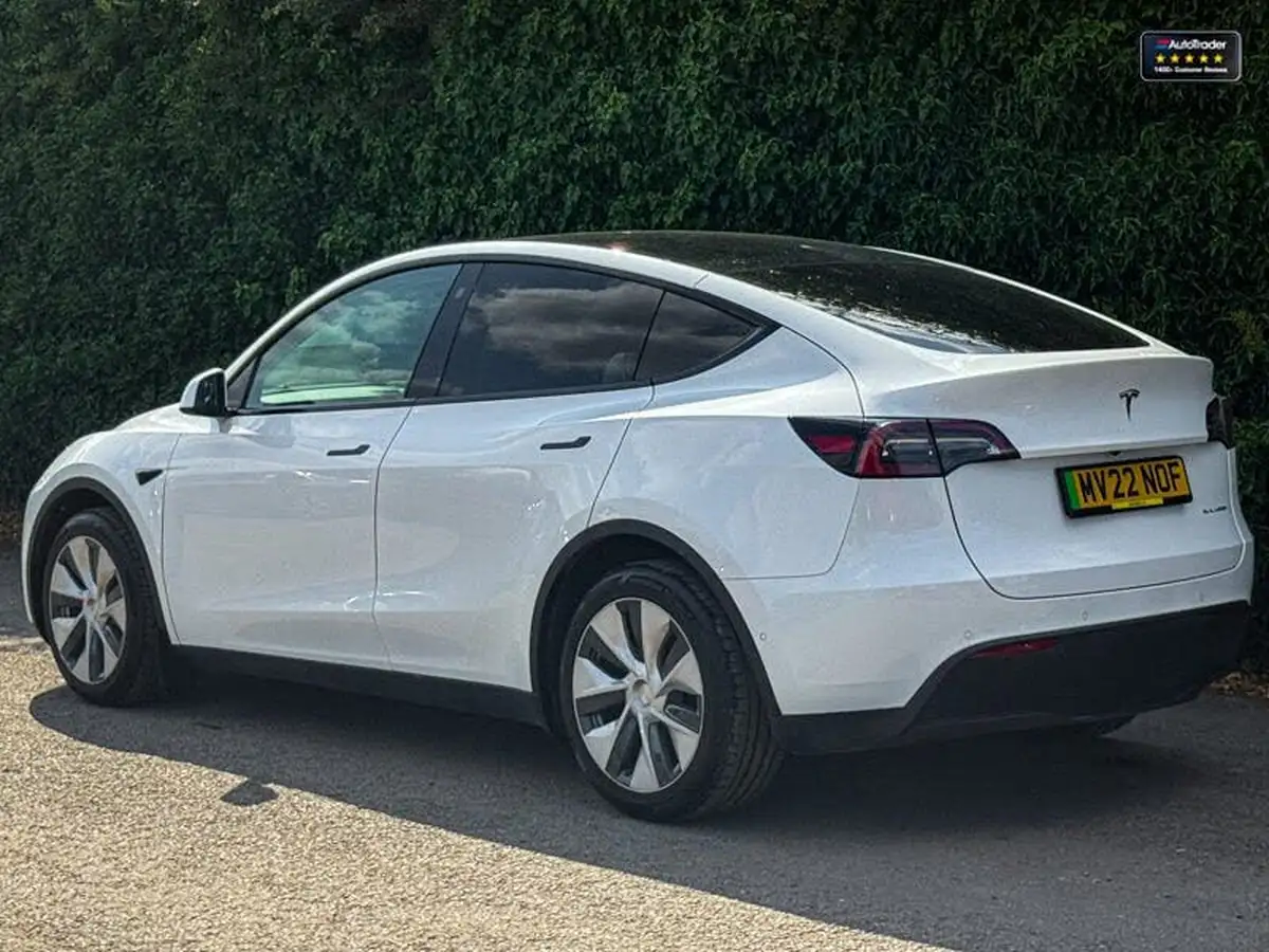 2022-tesla-model-y-e-long-range-big-31