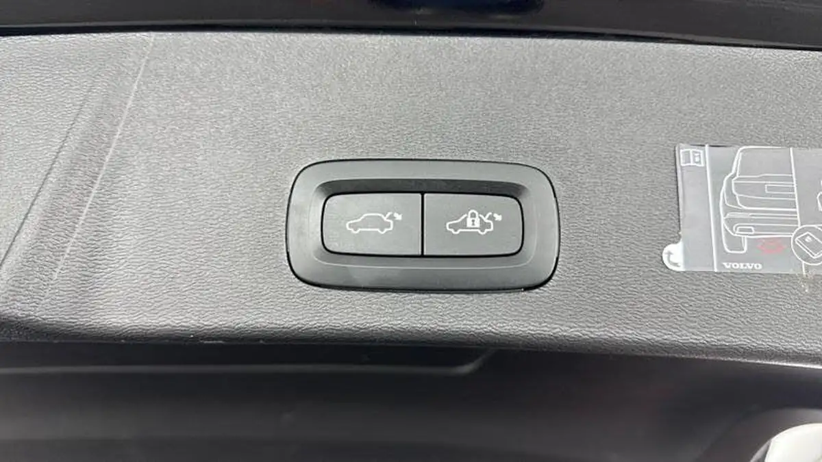 2022-volvo-xc40-15-t3-r-design-auto-big-33