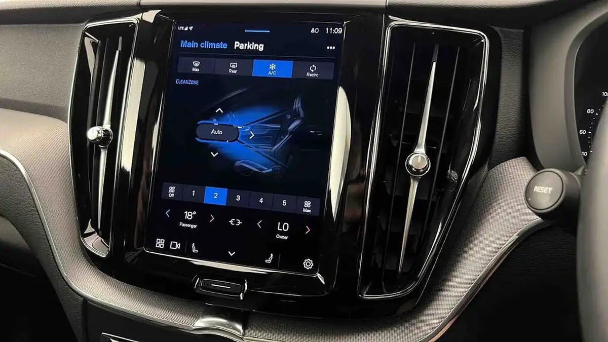 2022-volvo-xc60-20-t6-r-design-350bhp-plug-in-hybrid-big-14