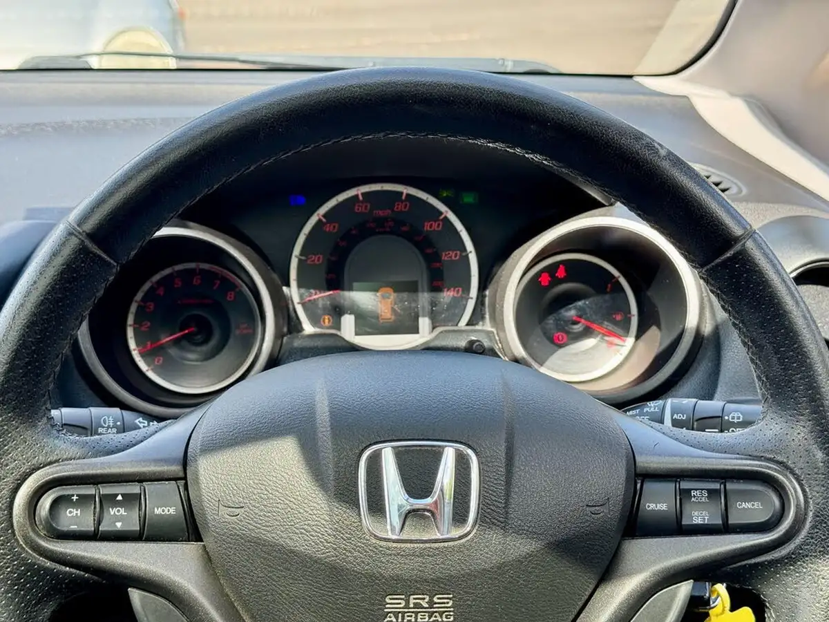 2014-honda-jazz-14-ex-big-47