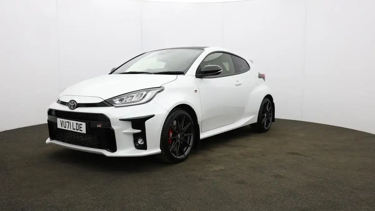 2021-toyota-yaris-16-gr-circuit-pack-big-21
