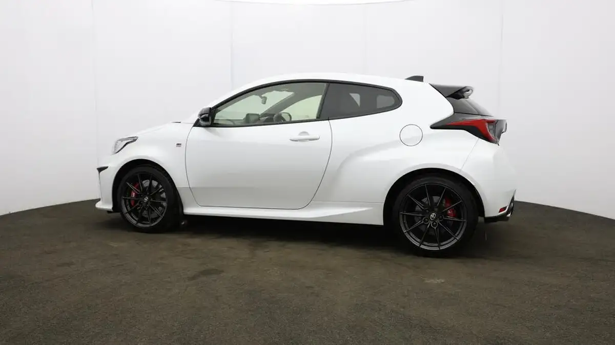 2021-toyota-yaris-16-gr-circuit-pack-big-61
