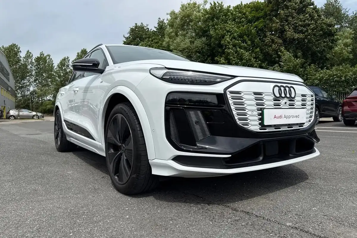 2025-audi-q6-e-tron-e-edition-1-326ps-performance-suv-auto-big-27