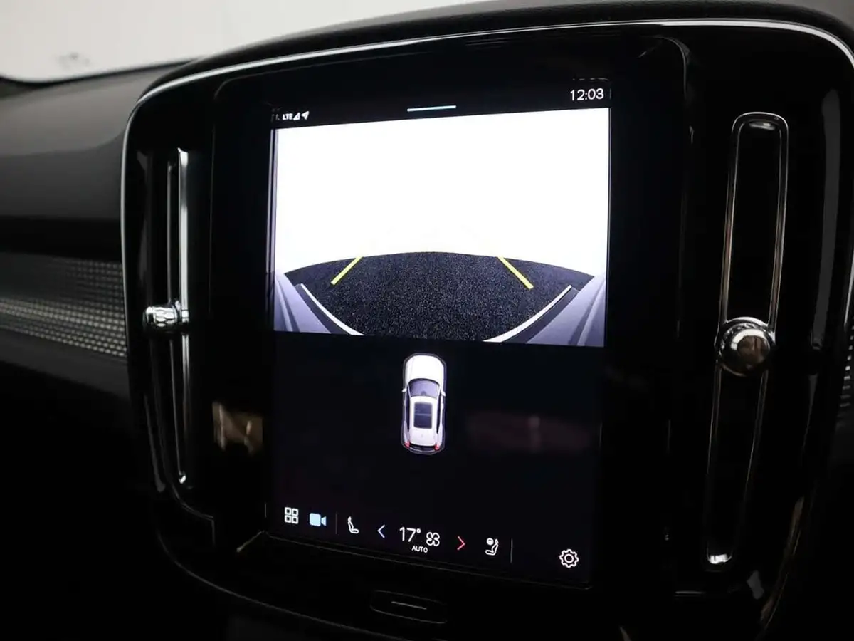 2025-volvo-xc40-20-b4-plus-black-edition-big-30