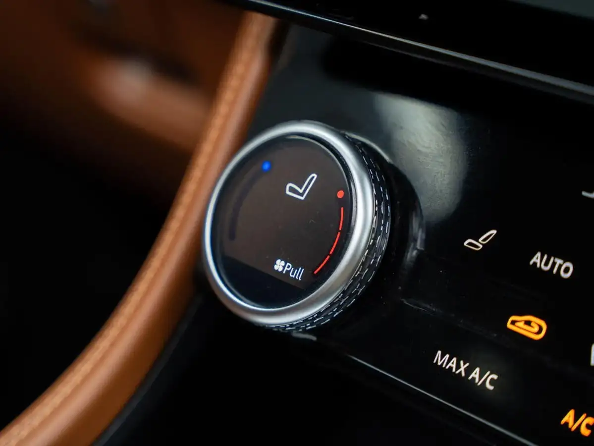 2022-jaguar-f-pace-50-v8-p550-svr-big-17