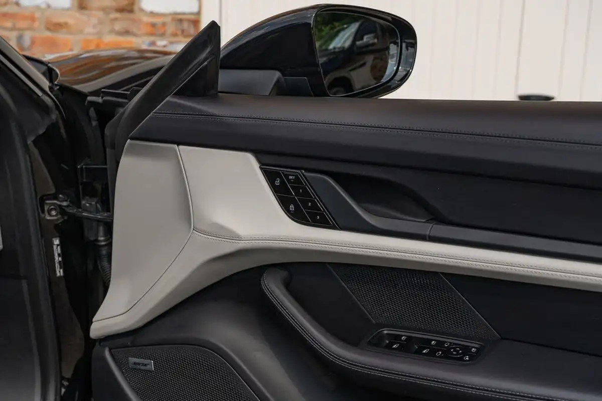 2021-porsche-taycan-e-base-476ps-performance-battery-plus-big-39
