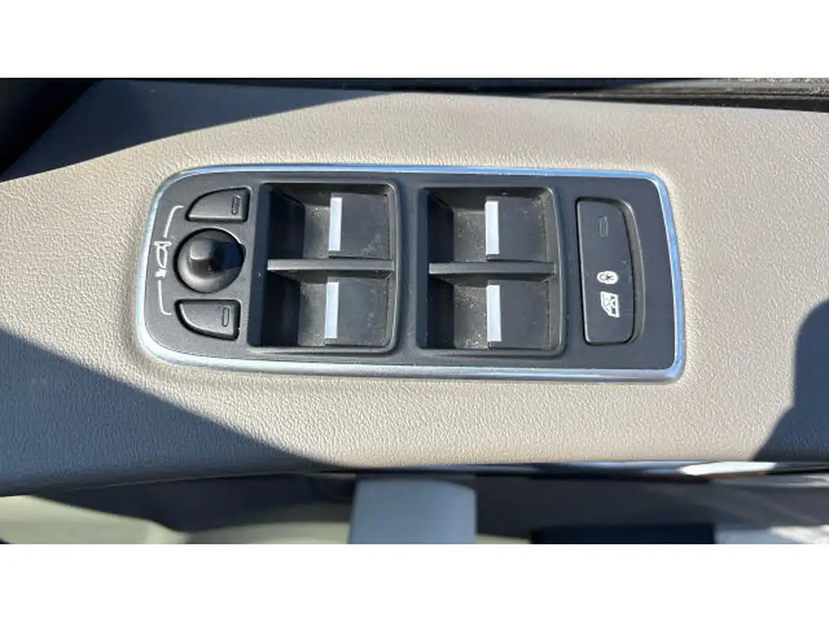 2017-jaguar-f-pace-30td-portfolio-big-39
