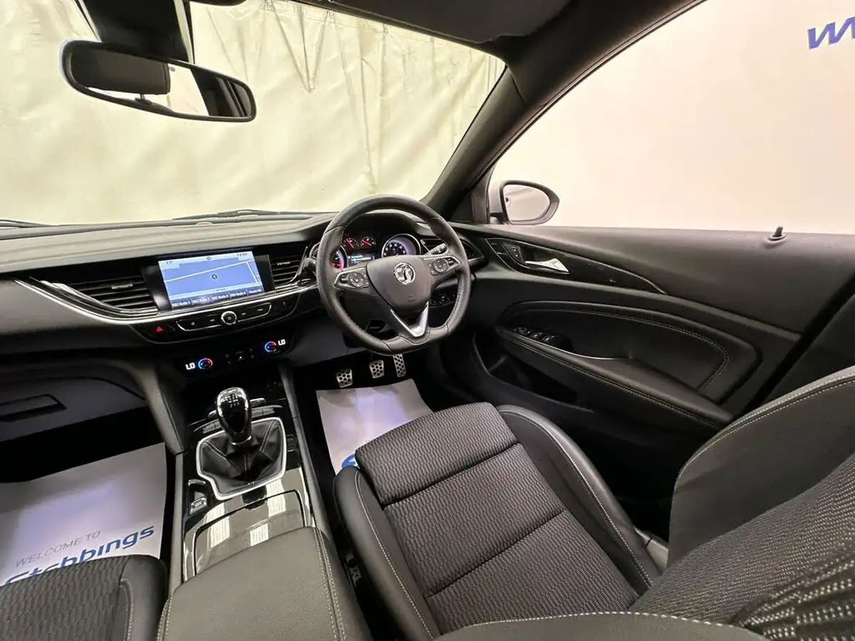2017-vauxhall-insignia-grand-sport-15-turbo-sri-vx-line-nav-big-23