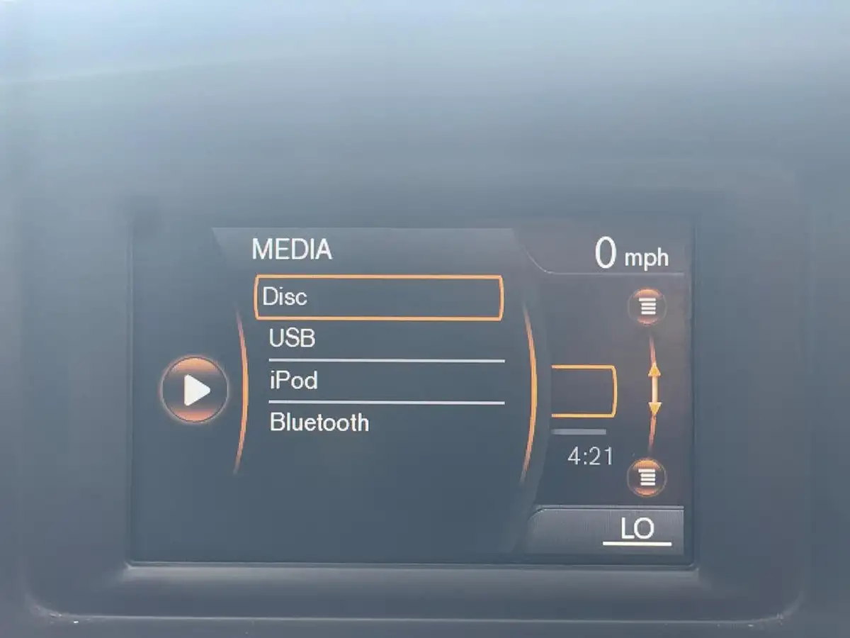 2015-volvo-v40-16td-d2-cross-country-lux-powershift-big-32