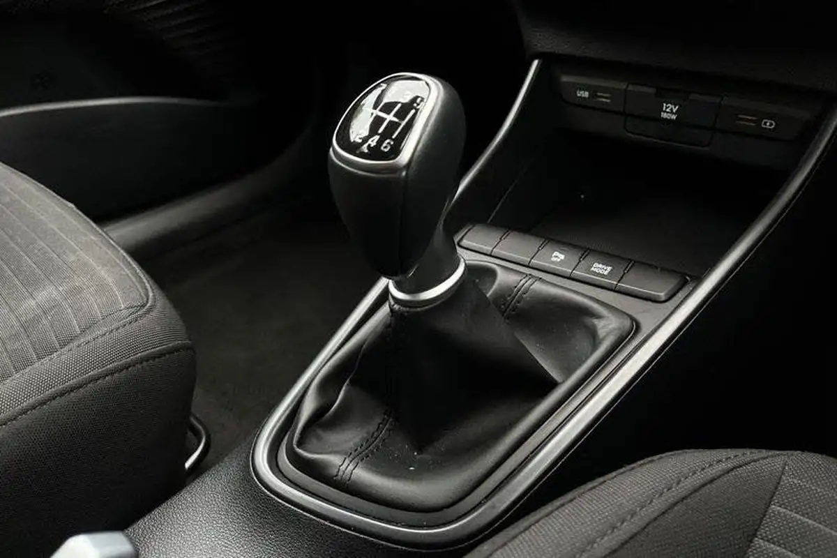 2021-hyundai-i20-10-t-gdi-se-connect-eclutch-imt-big-32