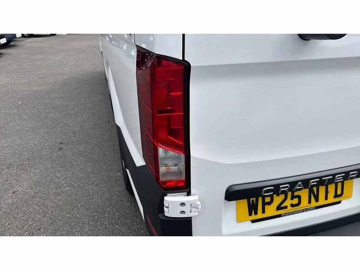 2025-volkswagen-crafter-20tdi-cr35-mwb-commerce-140pseu6d-panel-van-big-16