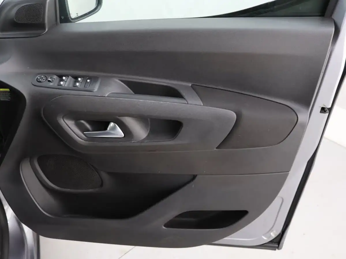 2022-vauxhall-combo-life-15-edition-big-24