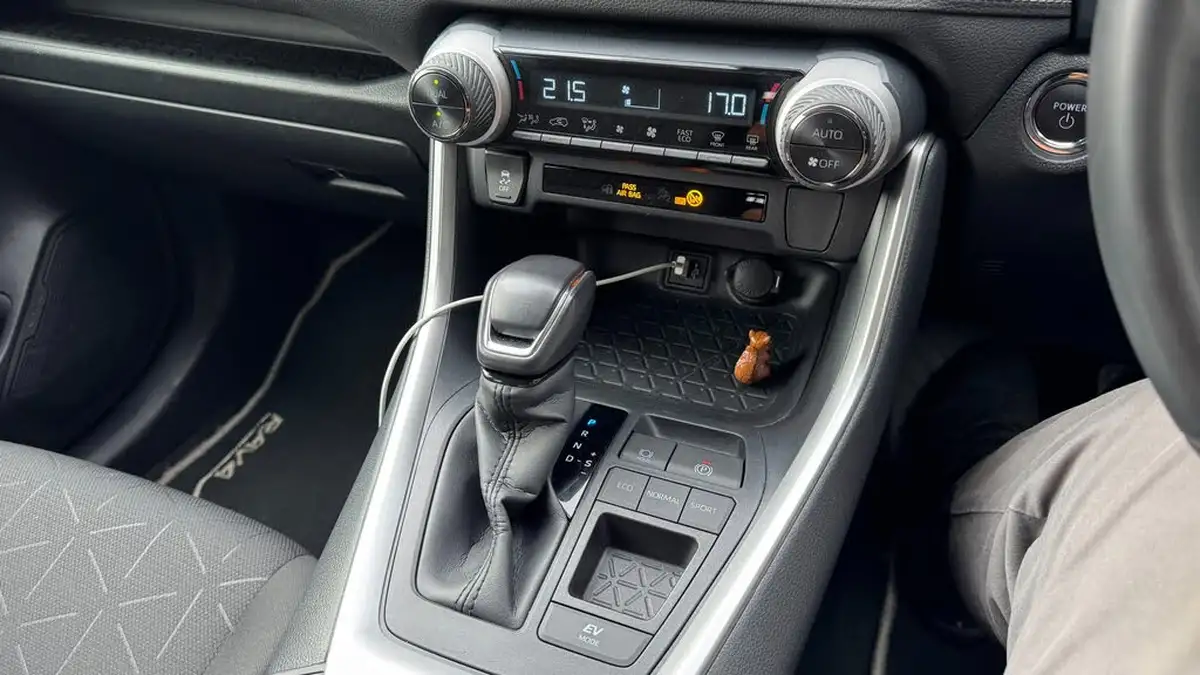 2023-toyota-rav4-25-vvt-i-design-215bhp-big-15