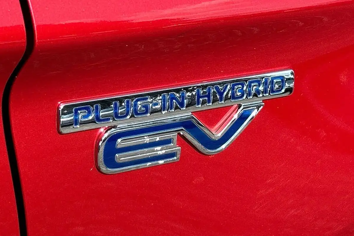 2019-mitsubishi-outlander-24-4h-phev-big-24