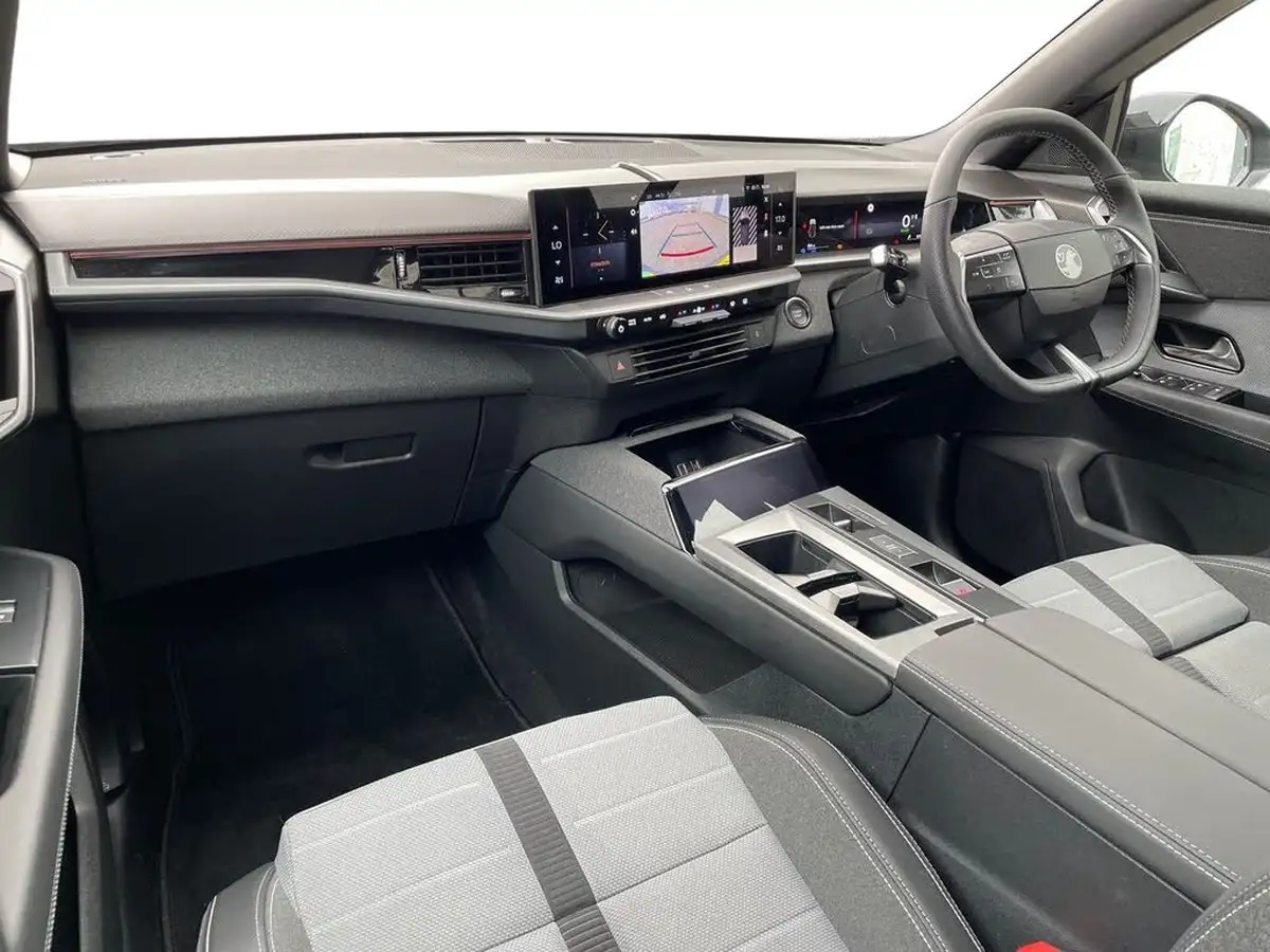2024-vauxhall-grandland-e-gs-big-7