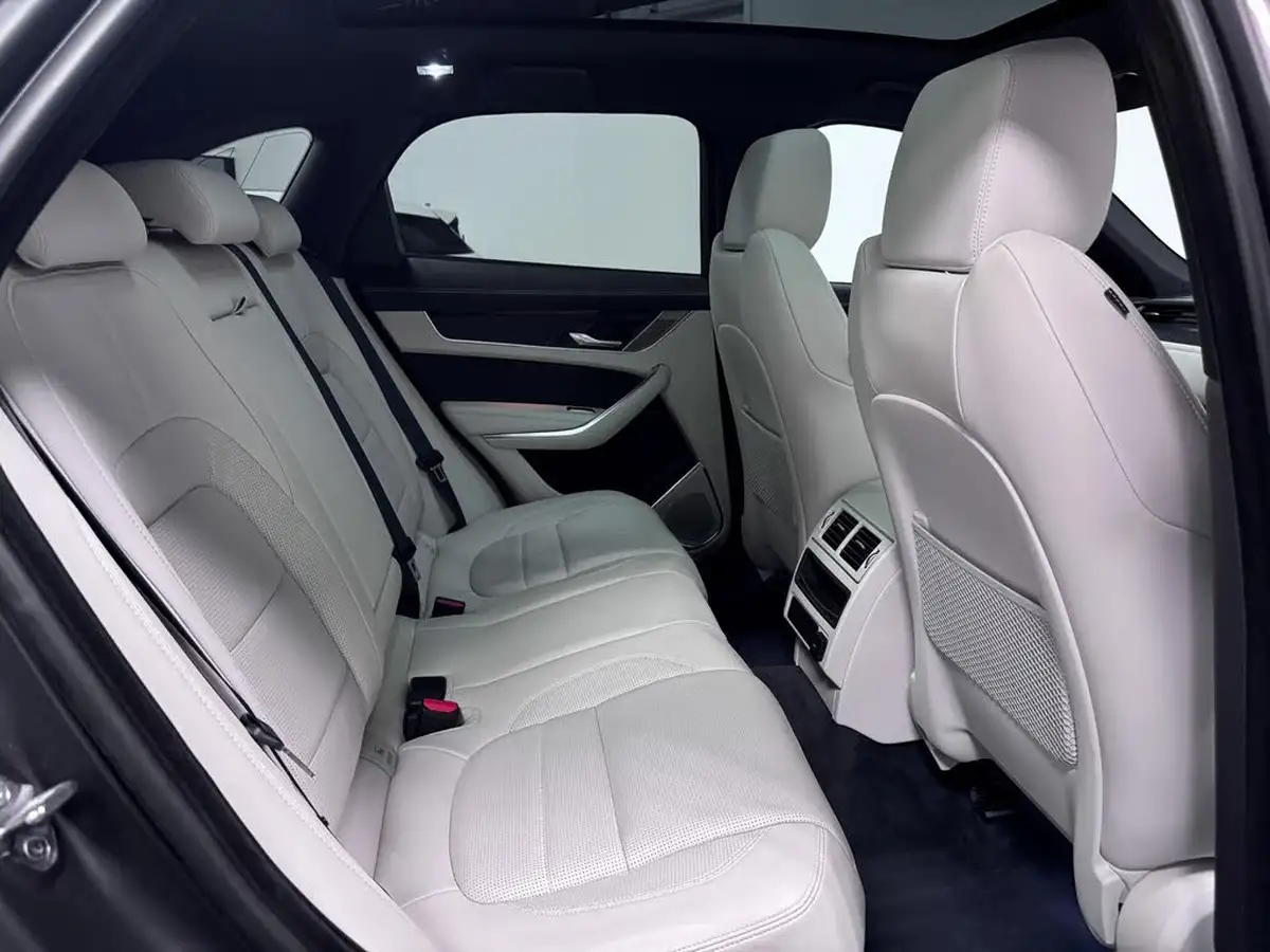2022-jaguar-f-pace-20-d200-r-dynamic-black-big-26