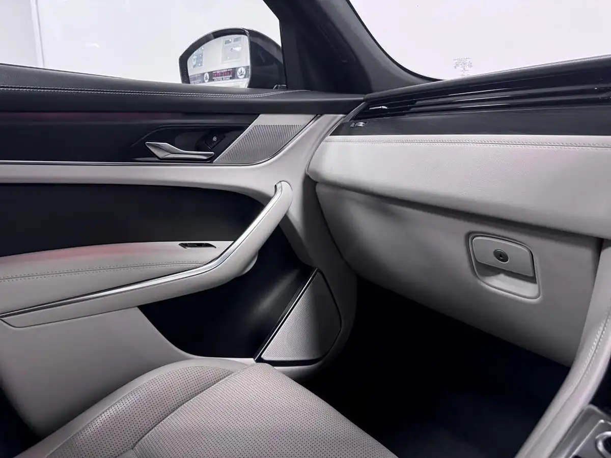 2022-jaguar-f-pace-20-d200-r-dynamic-black-big-30
