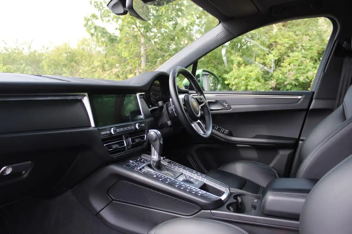 2018-porsche-macan-big-20