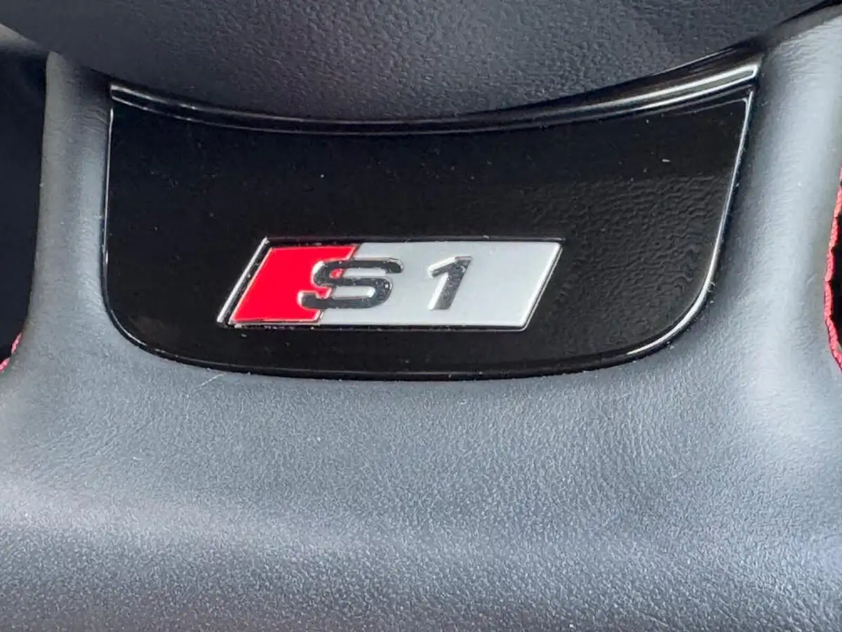 2015-audi-a1-20-s1-hatchback-3d-big-38