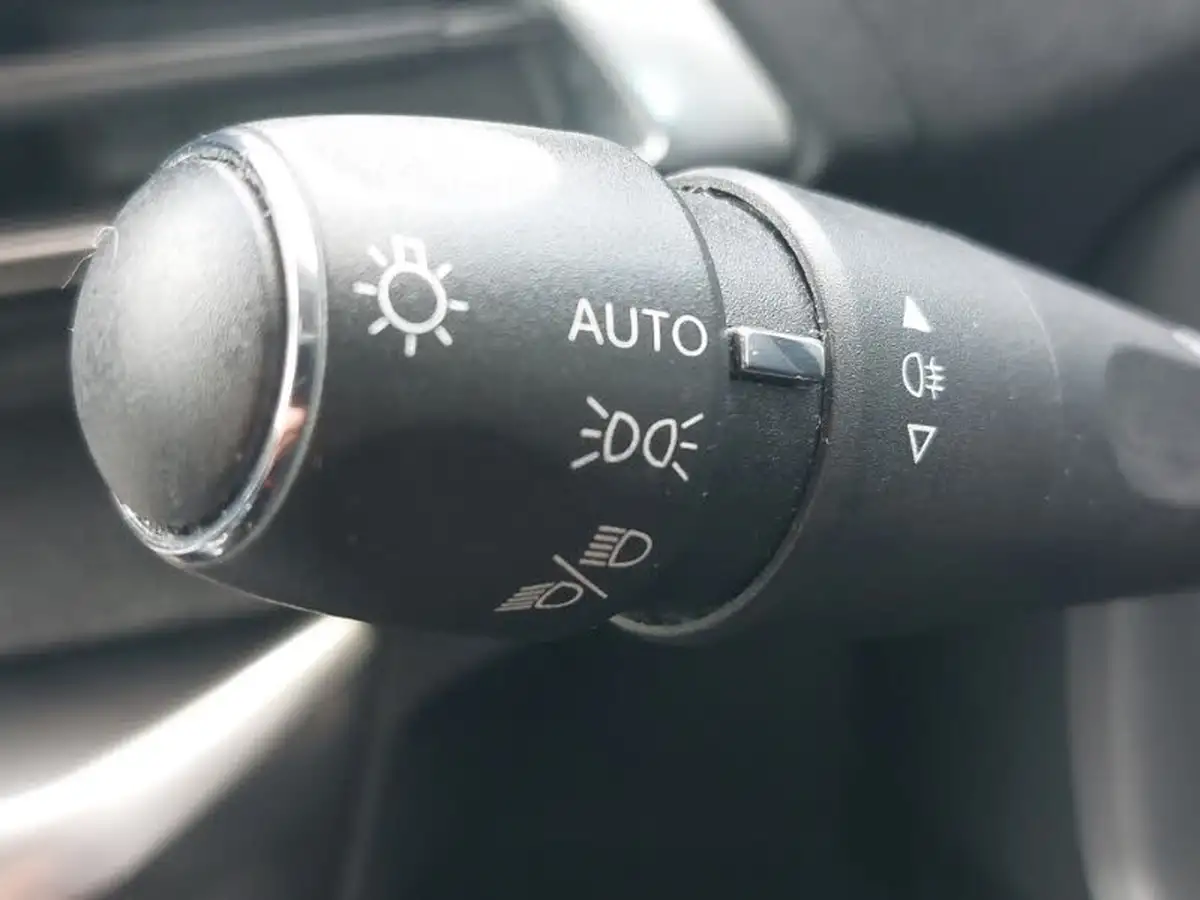 2022-peugeot-3008-suv-12-puretech-allure-premium-eat8-big-11