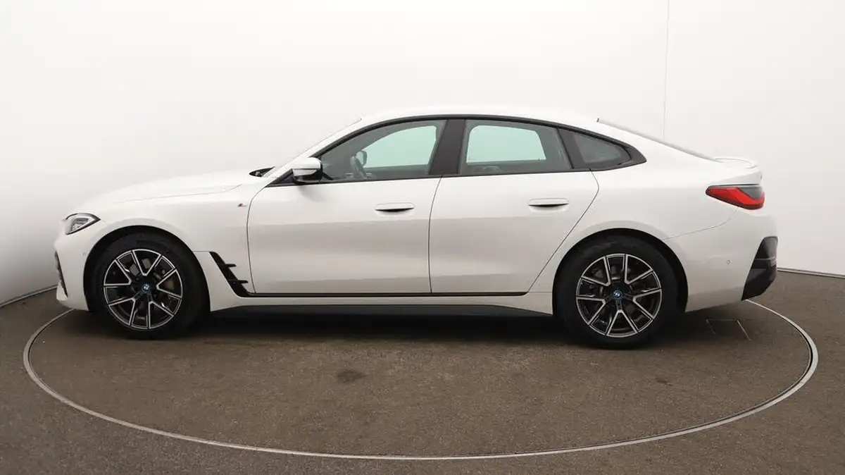 2022-bmw-i4-e-edrive40-m-sport-big-65