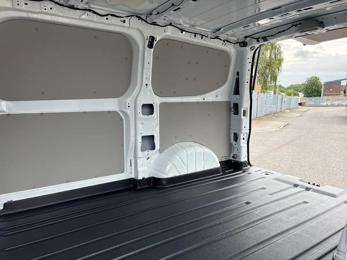 2025-ford-transit-custom-20tdci-280-l1h1-limited-136pseu6e-panel-van-1996cc-big-10
