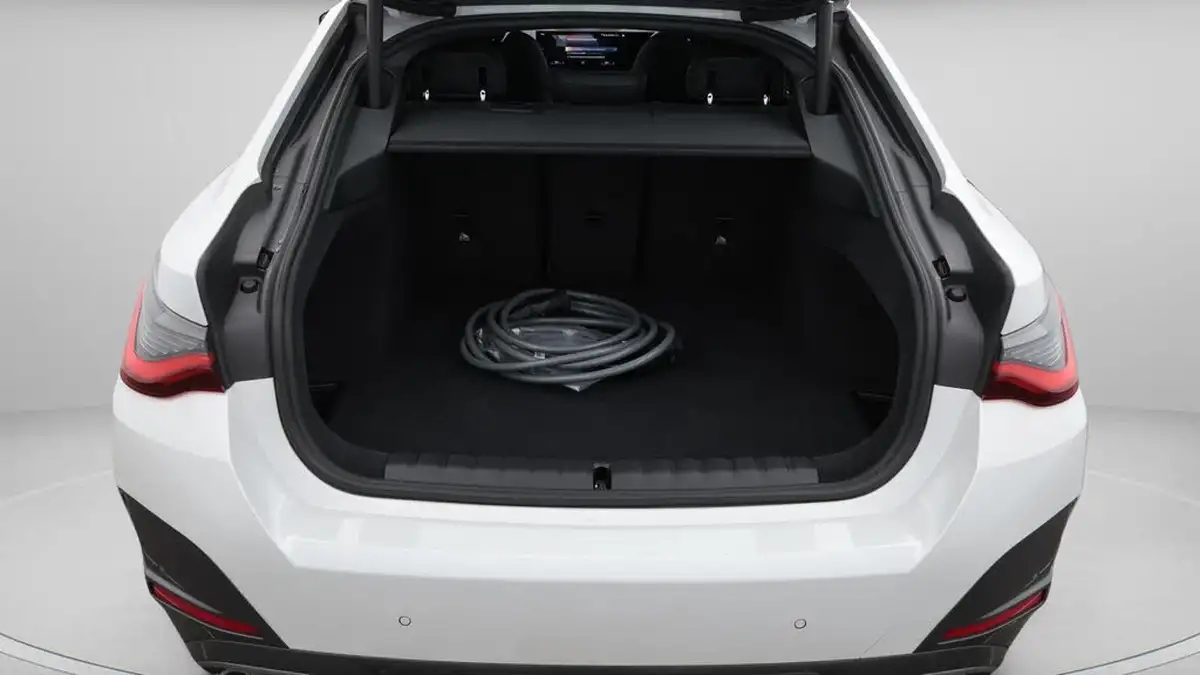 2022-bmw-i4-e-edrive40-m-sport-big-17