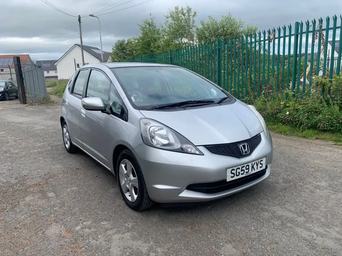 2009-honda-jazz-14-es-big-0