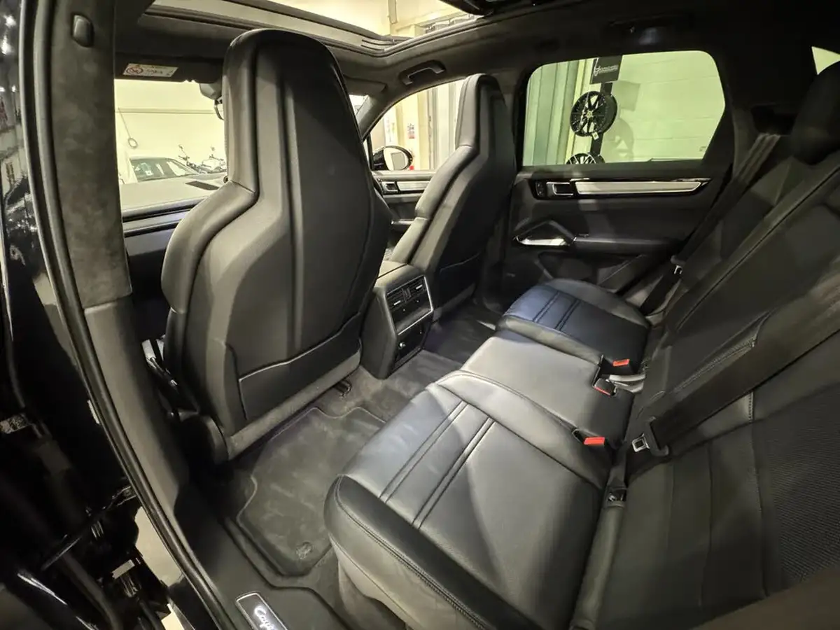 2022-porsche-cayenne-40-v8-turbo-station-wagon-big-23