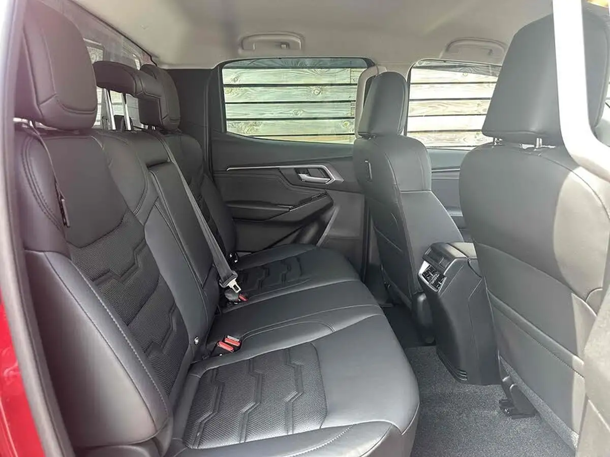 2023-isuzu-d-max-19td-dl40-big-10
