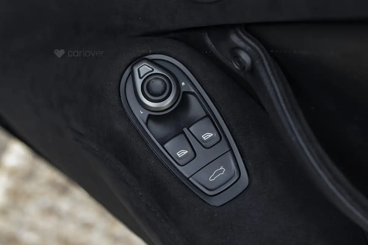 2021-aston-martin-vantage-40-v8-vantage-coupe-big-70