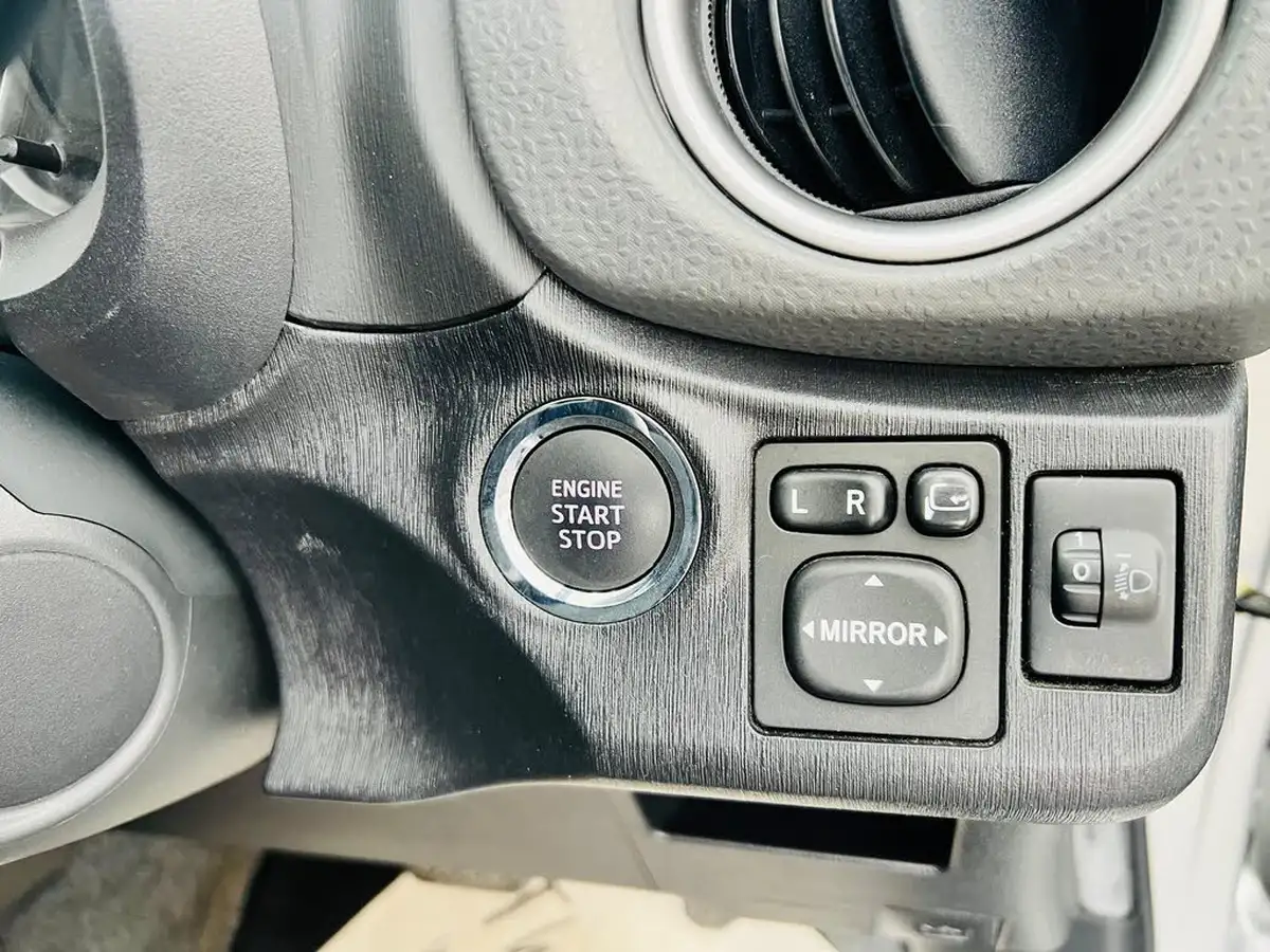 2014-toyota-yaris-133-tr-5d-m-drive-s-big-25