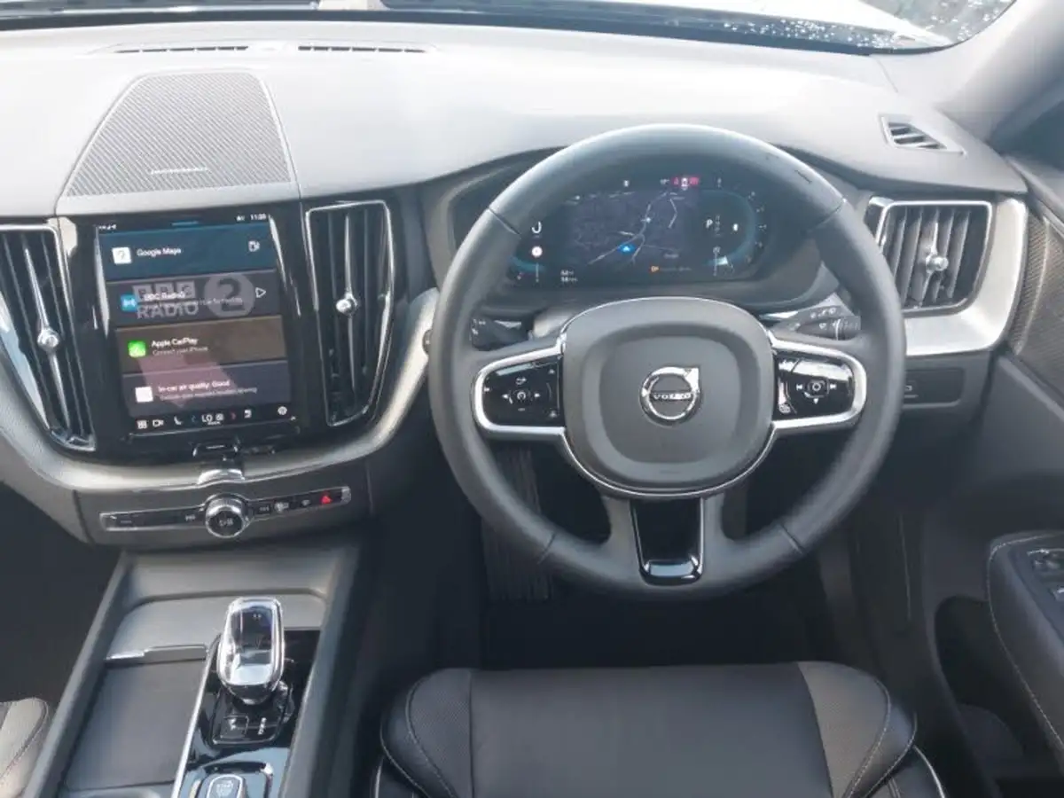 2024-volvo-xc60-20-b5-plus-black-edition-big-6