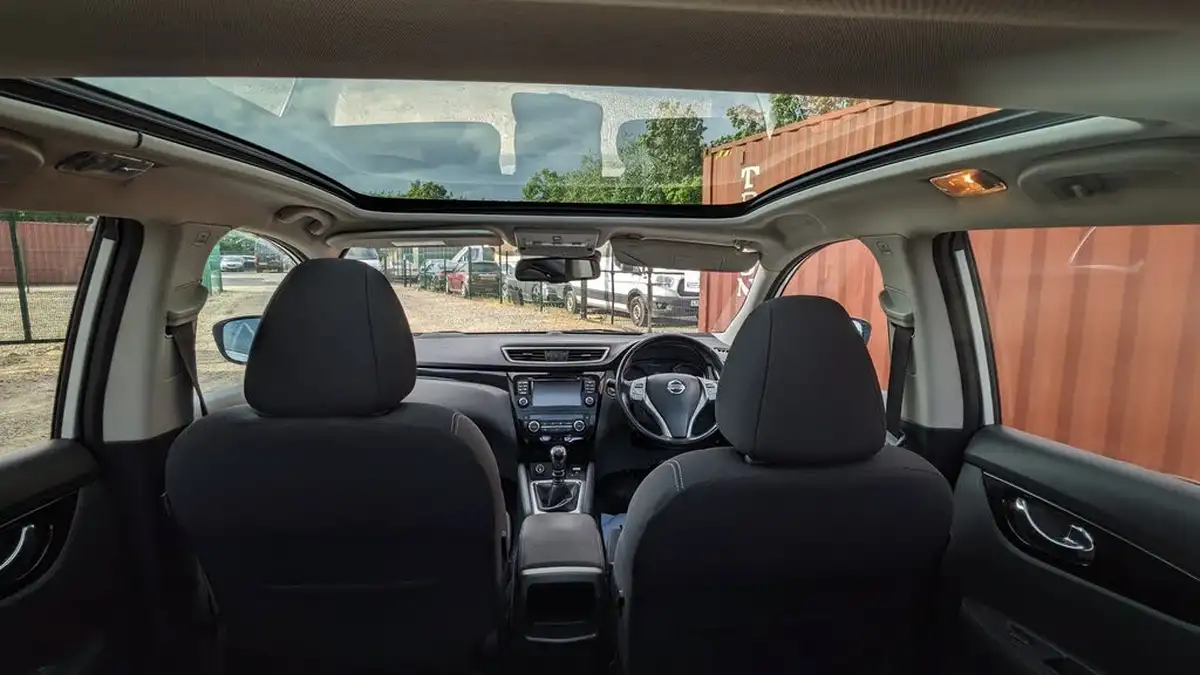 2014-nissan-qashqai-12-acenta-premium-big-36