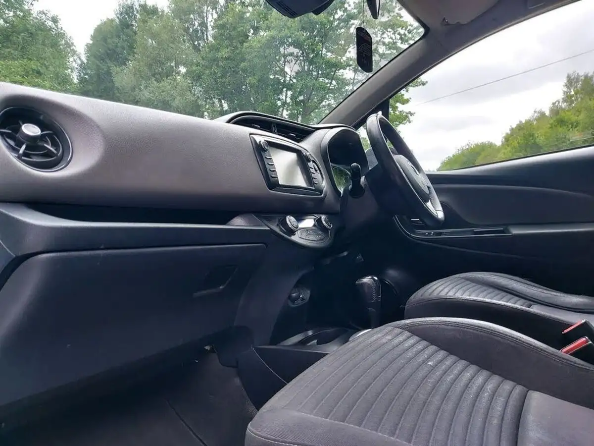 2020-toyota-yaris-15-vvt-i-icon-98bhp-hybrid-1497cc-e-cvt-big-25