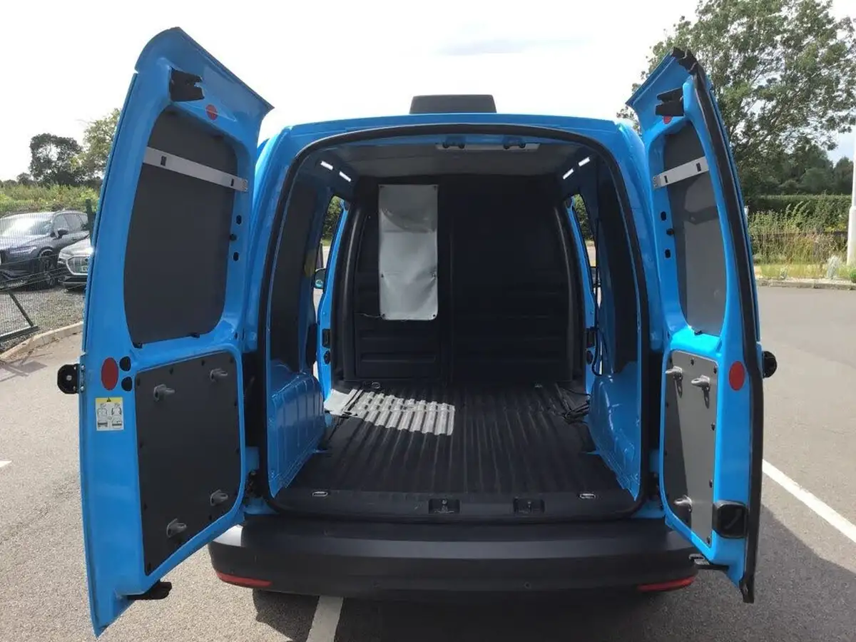 2017-volkswagen-caddy-maxi-20tdi-c20-maxi-startline-bmt-102pseu6-panel-big-25