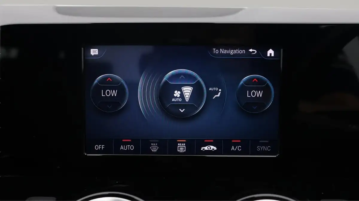 2021-mercedes-benz-gla-class-20d-gla-200d-sport-big-22