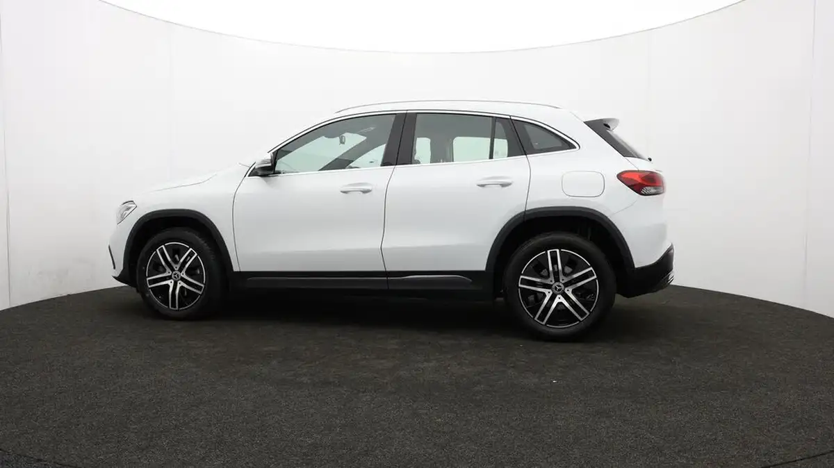 2021-mercedes-benz-gla-class-20d-gla-200d-sport-big-66