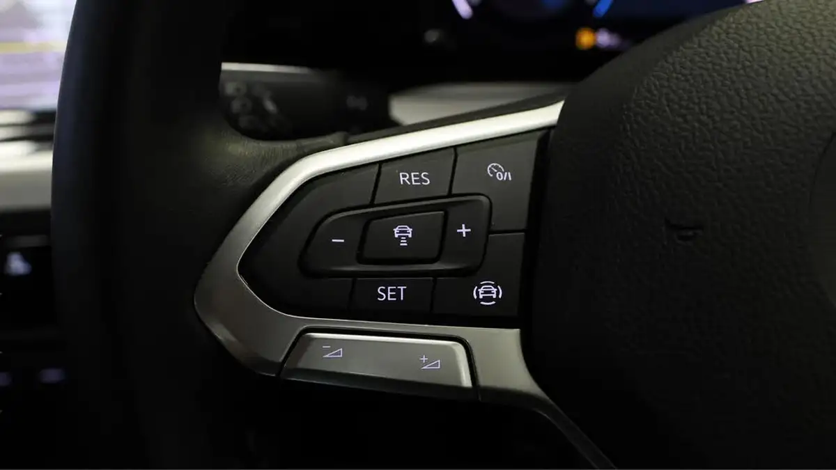 2021-volkswagen-golf-15-tsi-life-130ps-hatchback-big-21