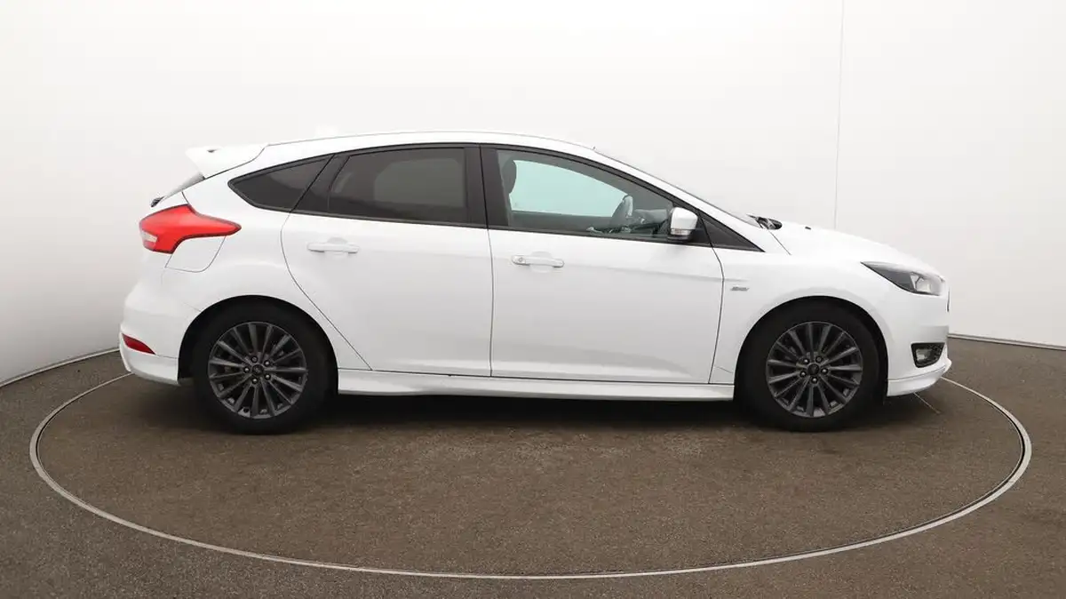 2018-ford-focus-10t-st-line-140ps-hatchback-big-48
