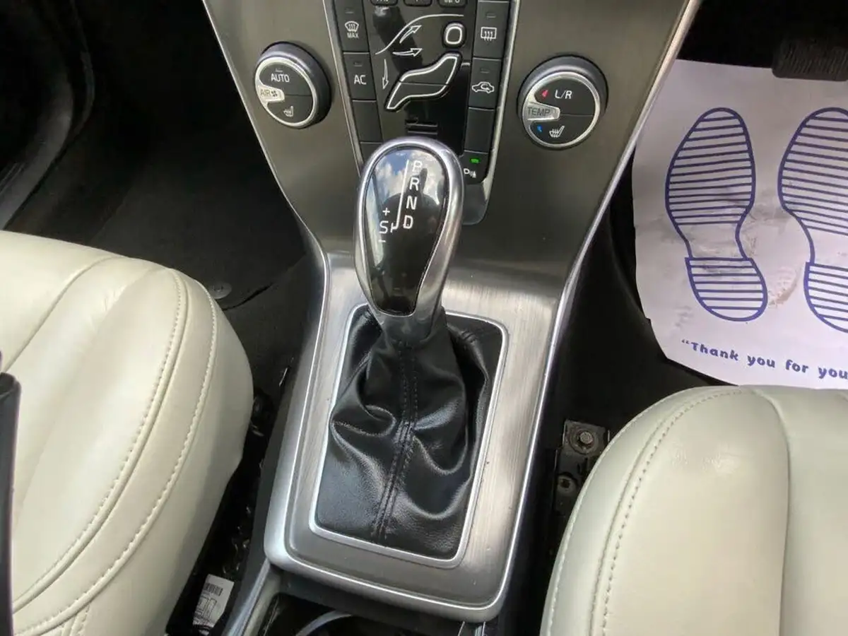 2013-volvo-v40-20td-d3-se-lux-nav-ss-geartronic-big-26