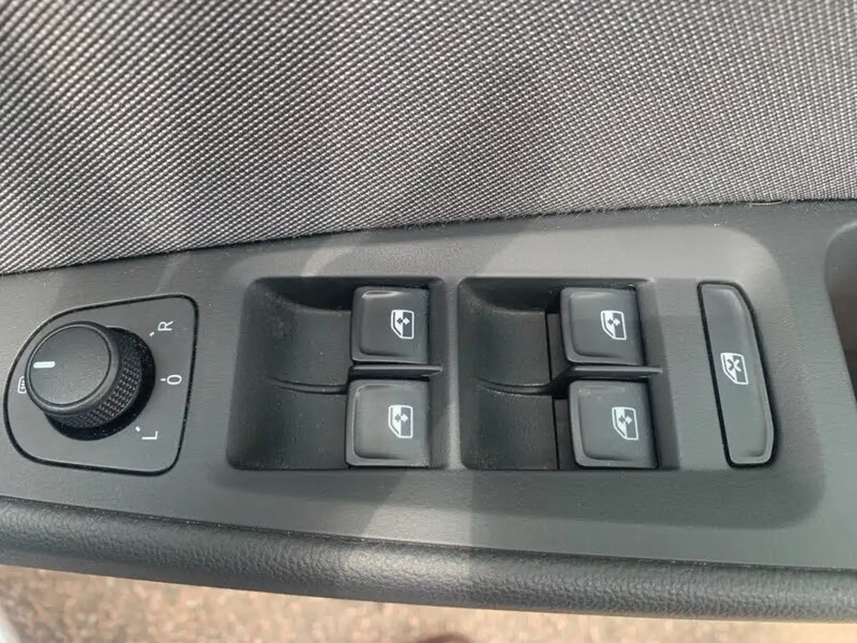 2017-seat-leon-12-tsi-se-dynamic-technology-hatchback-big-14