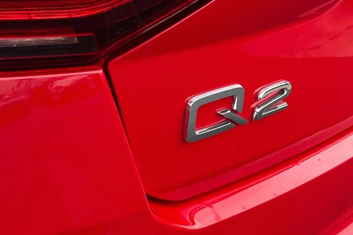 2021-audi-q2-10-30-tfsi-black-edition-big-23