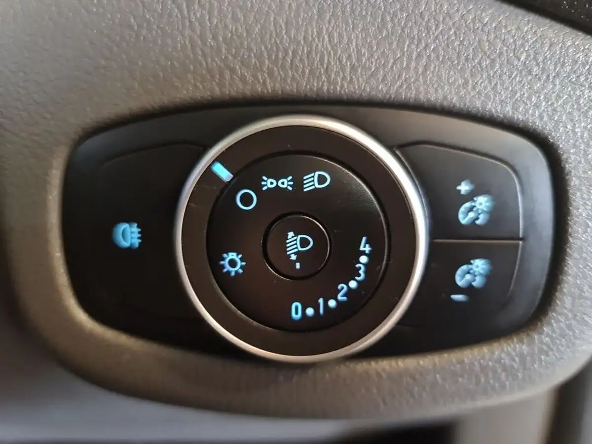 2019-ford-transit-connect-15-ecoblue-l1-200-base-100pseu6dt-panel-big-18