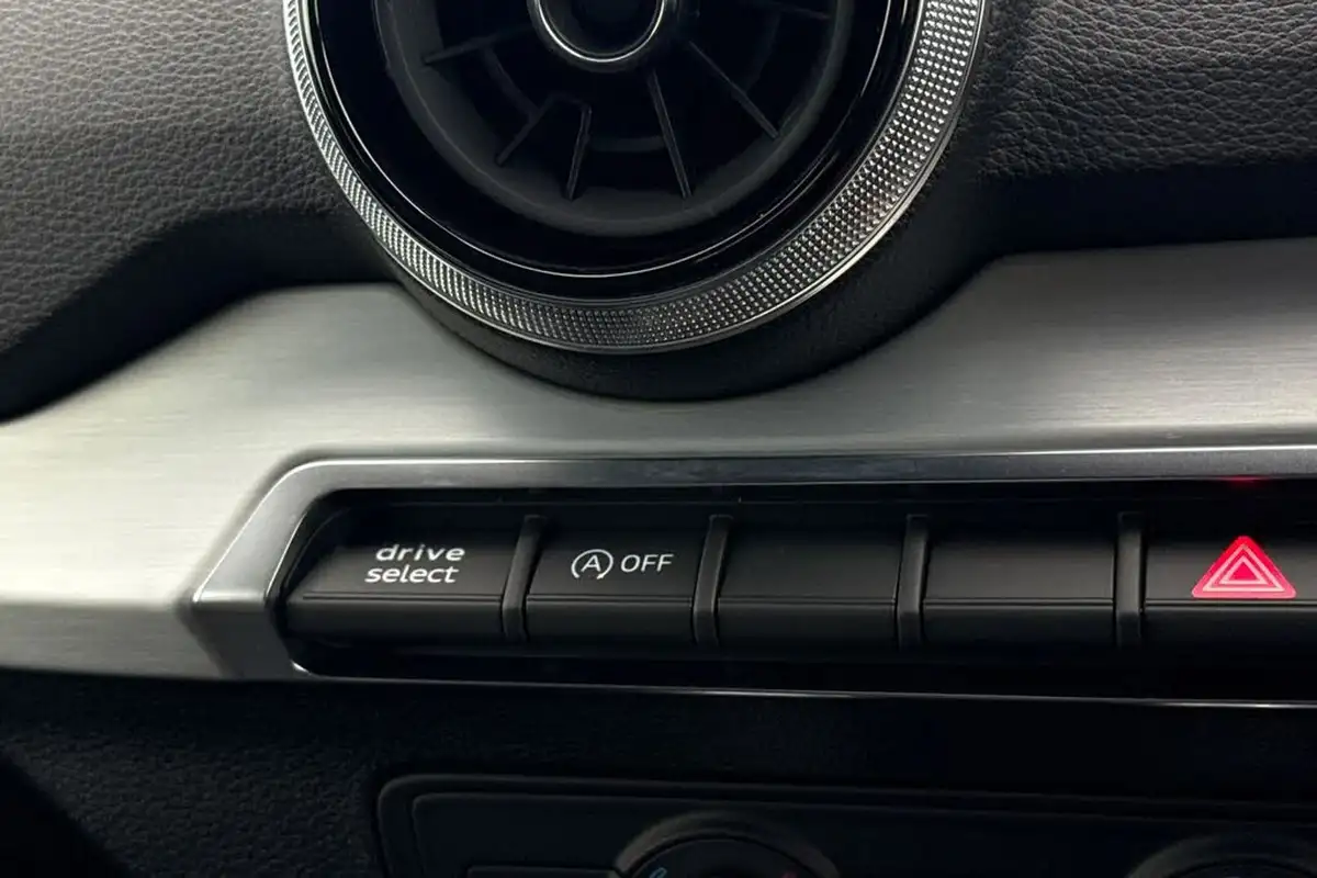2021-audi-q2-10-30-tfsi-black-edition-big-47