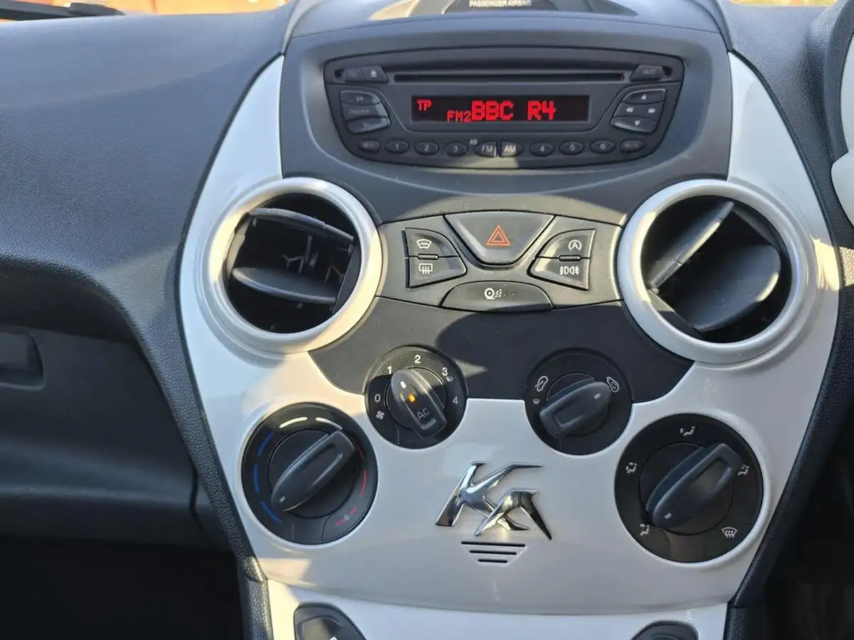 2016-ford-ka-12-zetec-black-edition-big-17