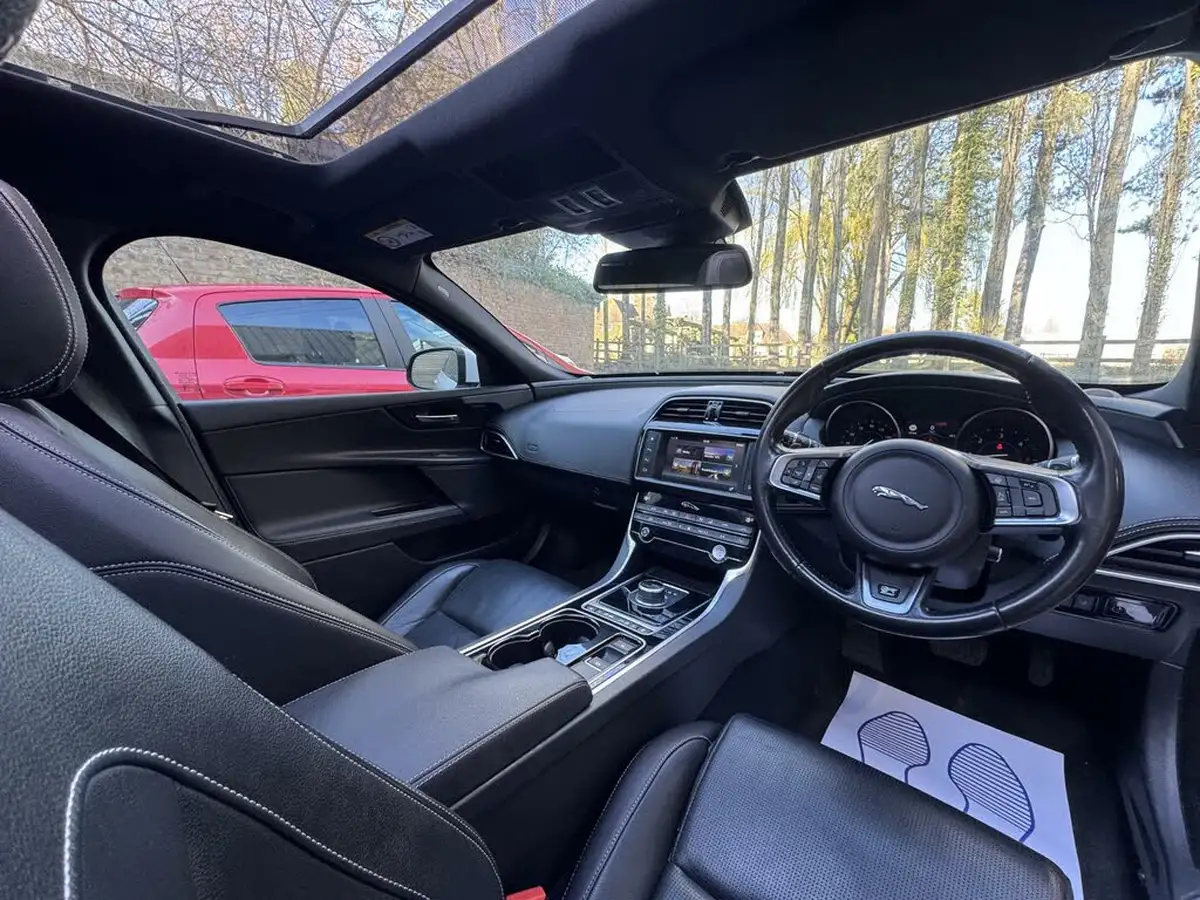 2017-jaguar-xe-20d-r-sport-180ps-awd-1999cc-auto-big-1