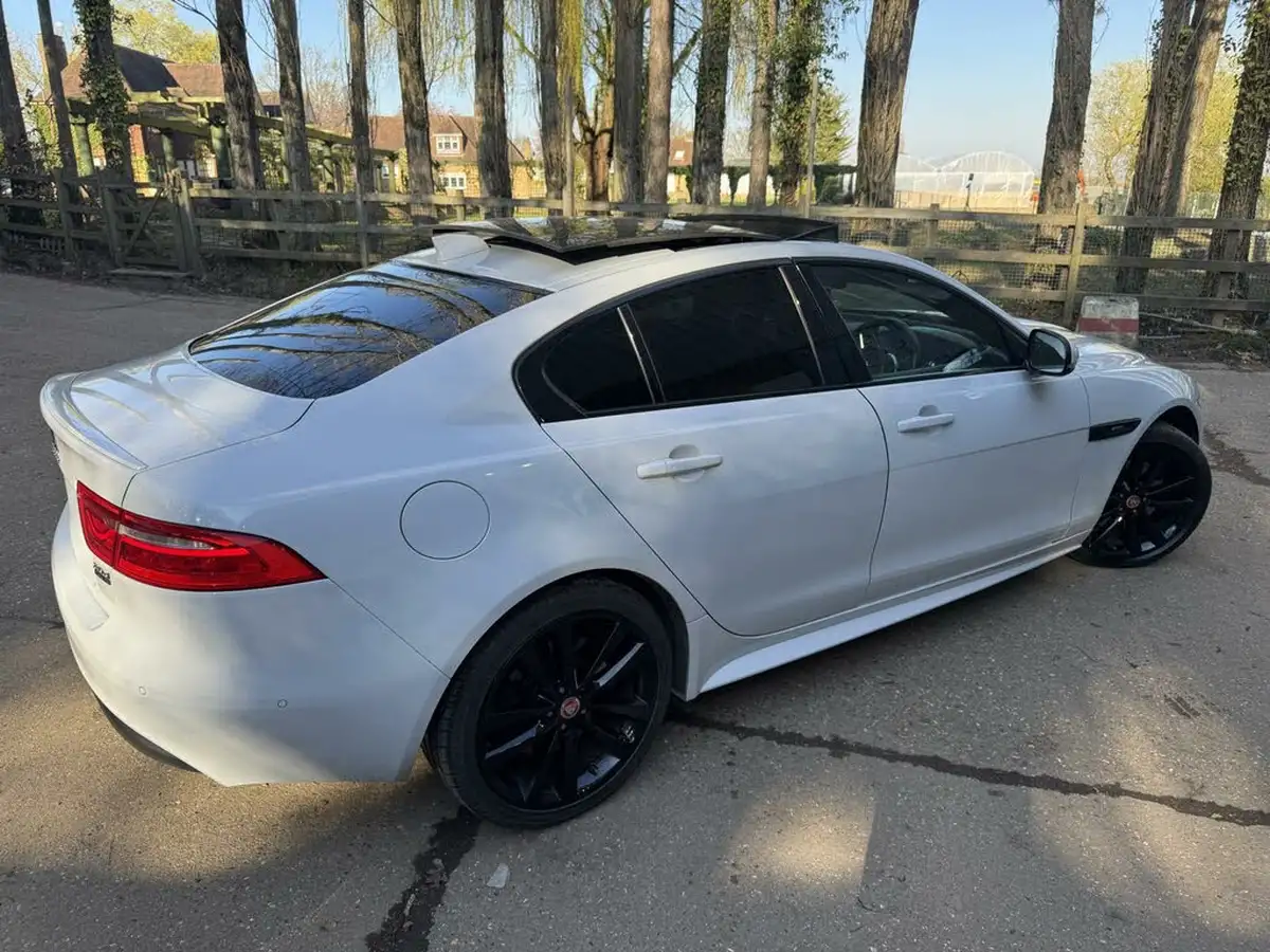 2017-jaguar-xe-20d-r-sport-180ps-awd-1999cc-auto-big-25