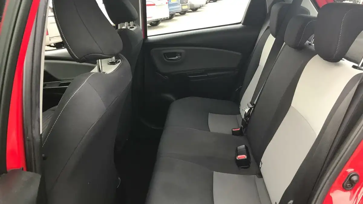 2018-toyota-yaris-15-vvt-i-icon-navi-big-12
