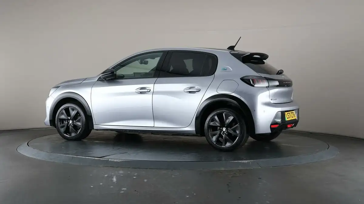 2021-peugeot-208-e-gt-premium-big-76